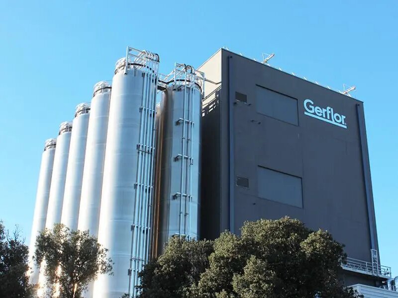 潔福（潔弗樂）塑膠地板廠家：以生產(chǎn)創(chuàng)新為翼，鑄就環(huán)保制造新標桿